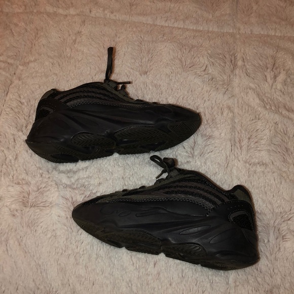 Yeezy’s - Picture 2 of 3